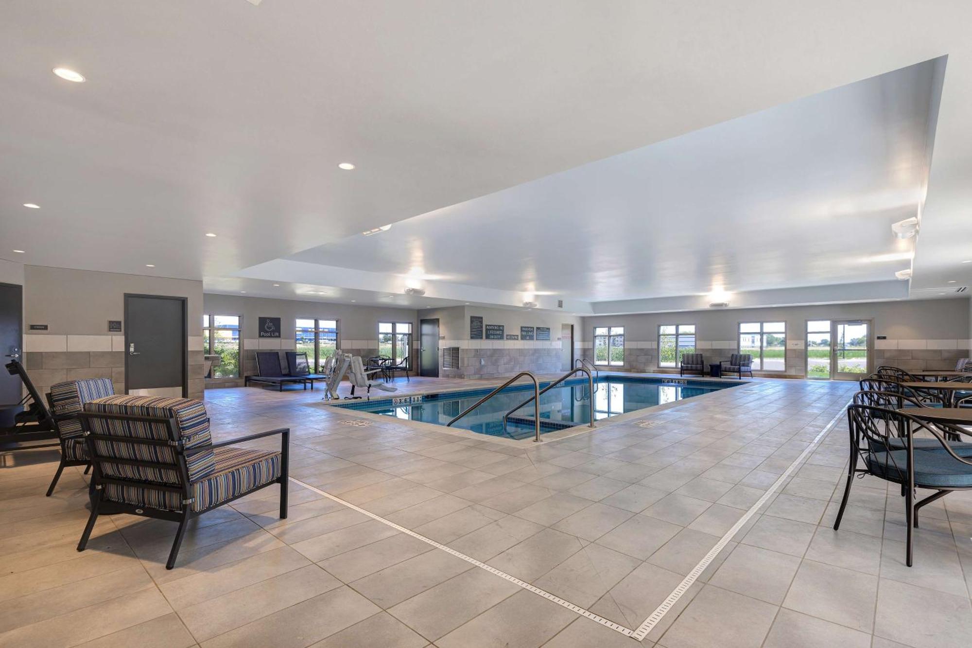 Homewood Suites By Hilton Oak Creek Milwaukee Exterior photo